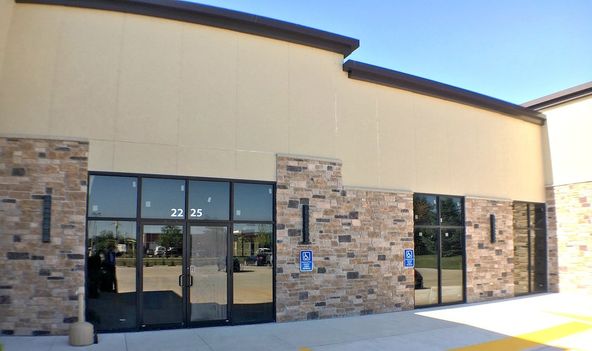 Falcon Retail Center: 2225 Falcon Ave, Bettendorf, IA 52722